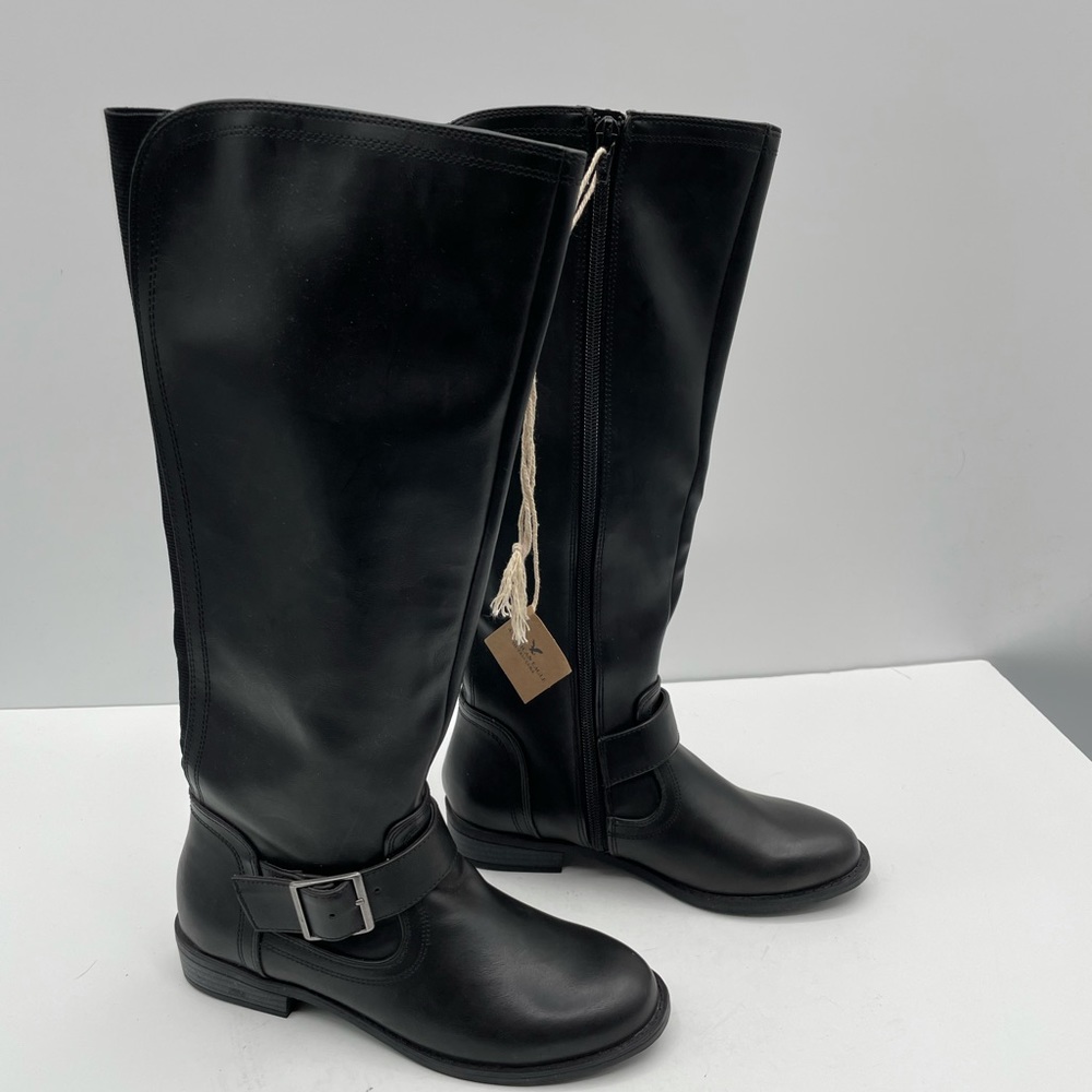 American Eagle knee high black boot. NWT